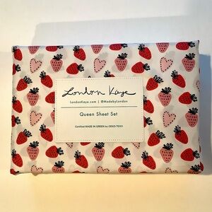 London Kaye Strawberry & Hearts Queen 4-pc. Sheet Set New